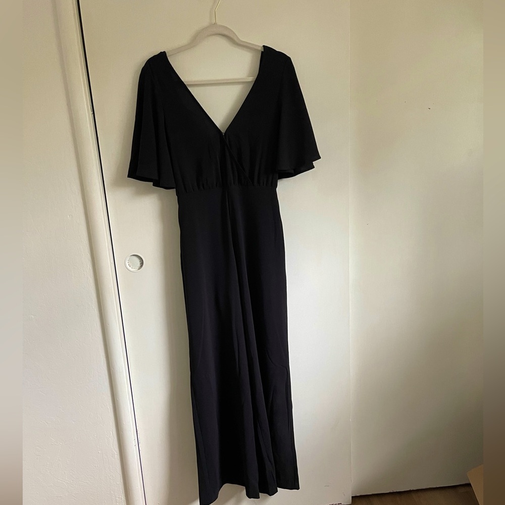 Wore once for a work event. Come with black belt of the same material.